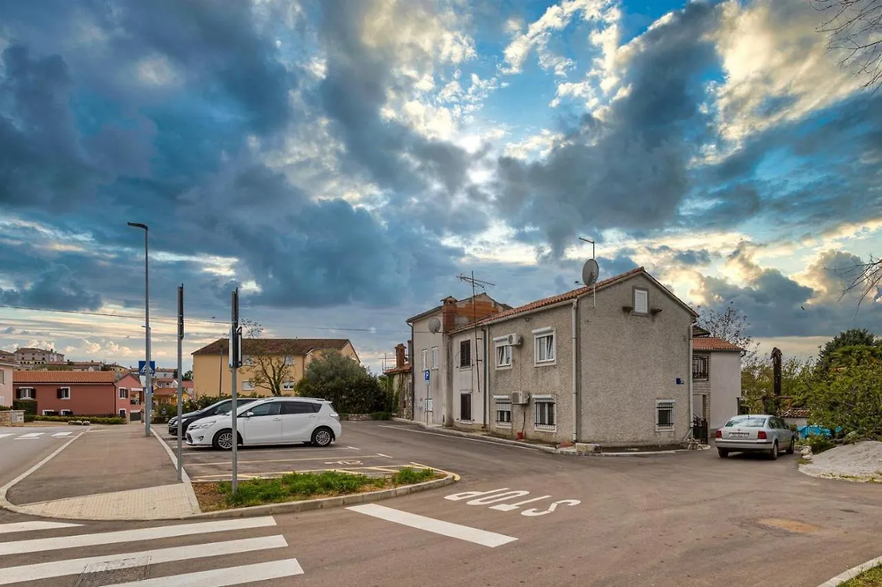 Zea Apartment Funtana